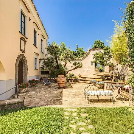 Villa Ajello *